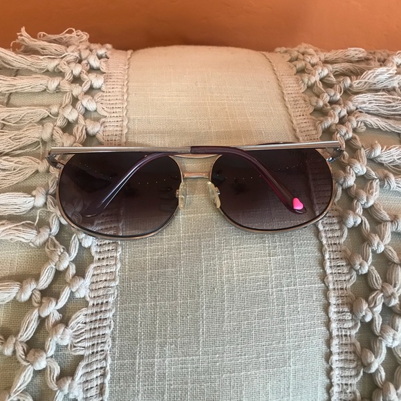 Betsey Johnson Sunglasses with Zip Case - Picture 2 of 5